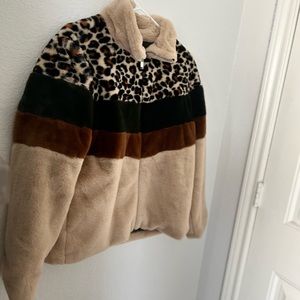 A new chic in style jacket, cheta print, neutral colors